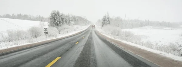 Empty Highway Asphalt Road Snow Covered Forest Field Usa Nature — 스톡 사진