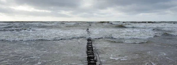 Kumlu Sahilden Baltık Denizi Manzarası Kum Tepeleri Dramatik Gökyüzü Karanlık — Stok fotoğraf