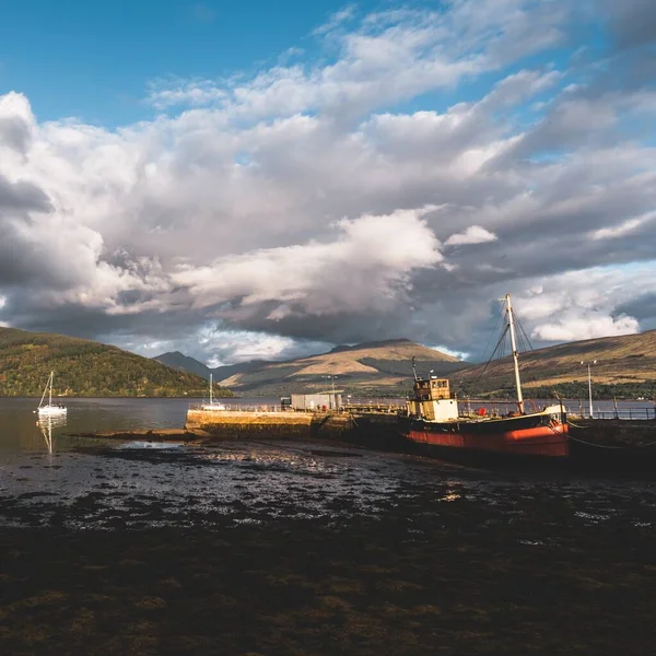 Segelboote Vor Anker Der Nähe Der Küste Von Loch Fyne — Stockfoto