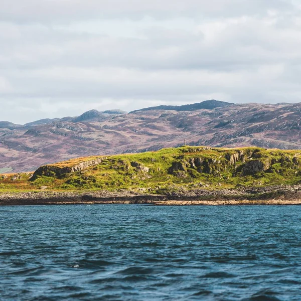 Navegando Cerca Las Costas Rocosas Acantilados Costa Oeste Isla Del — Foto de Stock