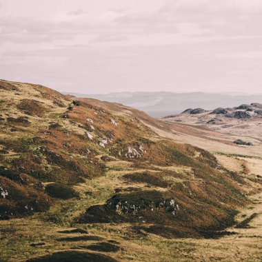 Islay Adası 'nın kayalık kıyıları ve vadilerin panoramik manzarası. Inner Hebrides, İskoçya, İngiltere. Idyllic manzara. Seyahat yerleri, ulusal dönüm noktası, eğlence, çevresel koruma