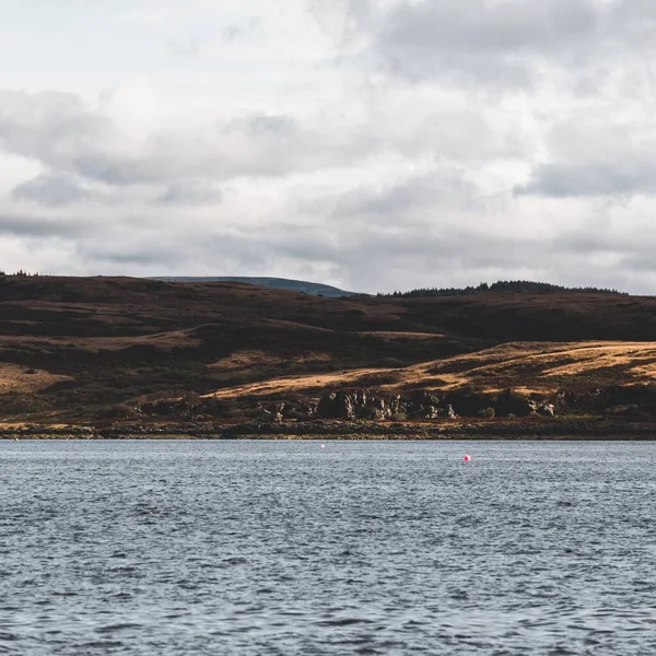 Панорамный Вид Скалистые Берега Тарберта Драматическим Небом Шотландия Великобритания Места — стоковое фото