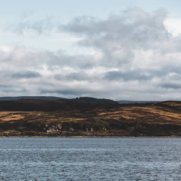 Panoramautsikt Över Tarberts Steniga Stränder Dramatisk Himmel Skottland Förenade Kungariket — Stockfoto