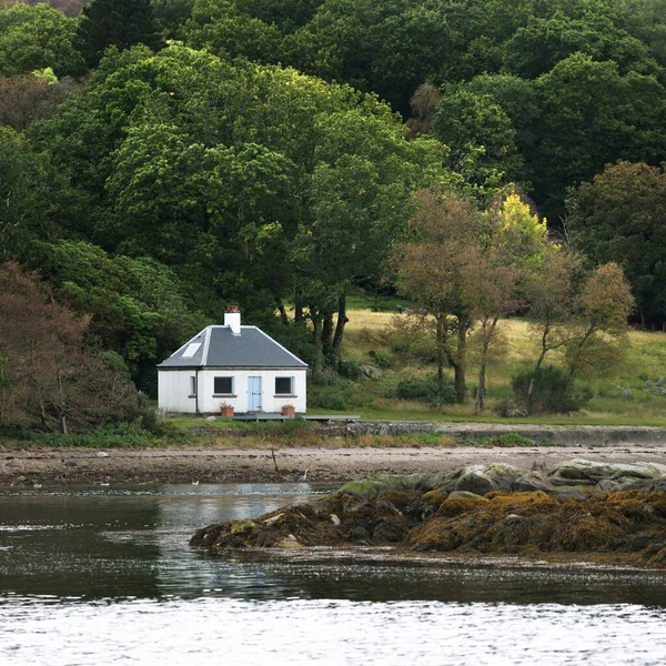 Vista Panorámica Las Costas Rocosas Kyles Bute Desde Agua Colinas —  Fotos de Stock