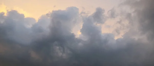 Темные Декоративные Облака Драматическое Небо Грозовой Облачный Пейзаж Панорамное Изображение — стоковое фото