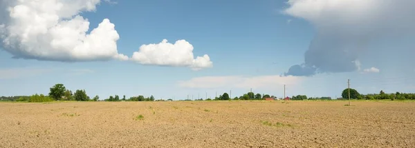 Plowed Agricultural Field Remote Village Clear Blue Sky Dramatic Cumulus — Stock Photo, Image