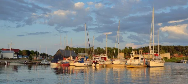 Elegant Modern Sailboats Cutters Moored Pier Yacht Marina Sunset Vacations — Stock Photo, Image