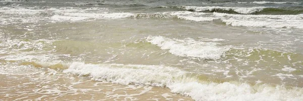 Ostseeküste Nach Dem Sturm Wasseroberfläche Wellen Spritzer Schaum Panoramabild Natur — Stockfoto