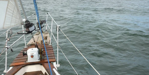 Vecchio Yacht Classico Che Naviga Mare Aperto Durante Tempesta Ponte — Foto Stock