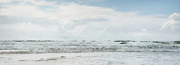 Берег Балтийского Моря После Шторма Драматическое Небо Светящиеся Облака Живописные — стоковое фото