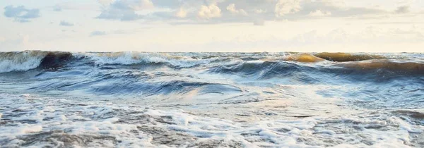 Costa Mar Báltico Depois Tempestade Pôr Sol Luz Solar Dourada — Fotografia de Stock