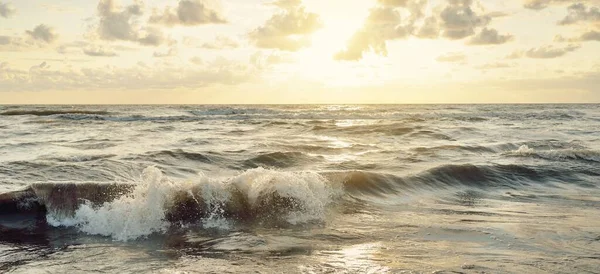 Oostzee Storm Zonsondergang Zacht Zonlicht Gloeiende Wolken Schilderachtig Panoramisch Landschap — Stockfoto