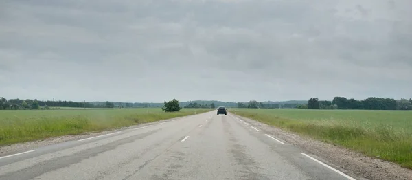 Una Carretera Vacía Camino Asfalto Través Del Campo Bosque Día — Foto de Stock