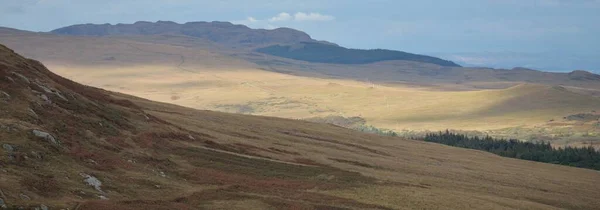 Hegycsúcsok Völgyek Hegyek Jura Szigetén Panorámás Kilátás Drámai Égbolt Skócia — Stock Fotó