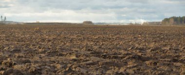 Tarım tarlası, toprak dokusu. Tarım ve gıda endüstrisi, alternatif üretim, gübre, sulama, çevresel hasar ve koruma kavramları