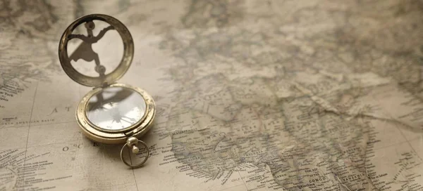 Retro Styl Starožitný Zlatý Kompas Sluneční Starý Námořní Mapa Close — Stock fotografie