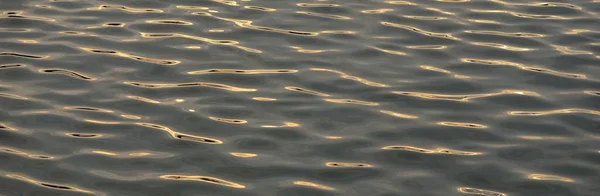 Struttura Della Superficie Dell Acqua Luce Soffusa Del Tramonto Riflessi — Foto Stock