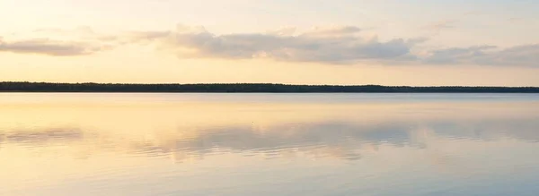 Lac Forestier Rivière Coucher Soleil Nuages Lumineux Reflets Symétrie Dans — Photo