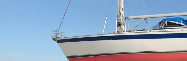 Cruising Sailboat Standing Land Yacht Marina Transportation Nautical Vessel Repair — Stockfoto