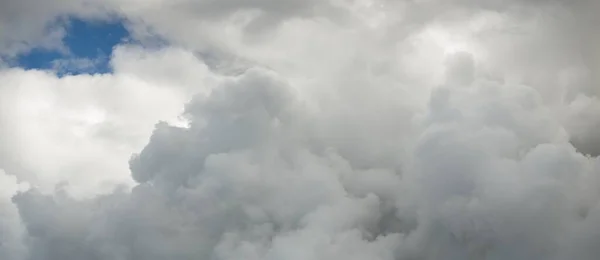 Coudscape Weiße Zierwolken Sanftes Sonnenlicht Sonnenstrahlen Strahlend Blauer Himmel Natürliche — Stockfoto