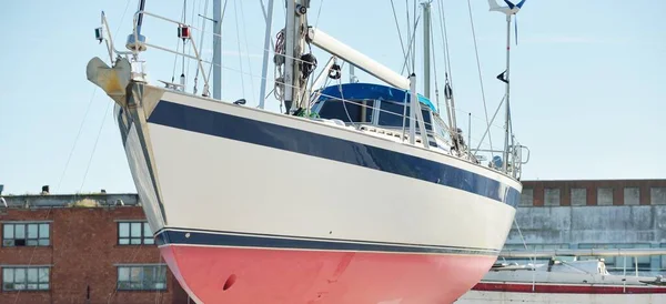 Cruising Sailboat Standing Land Yacht Marina Transportation Nautical Vessel Repair — 스톡 사진