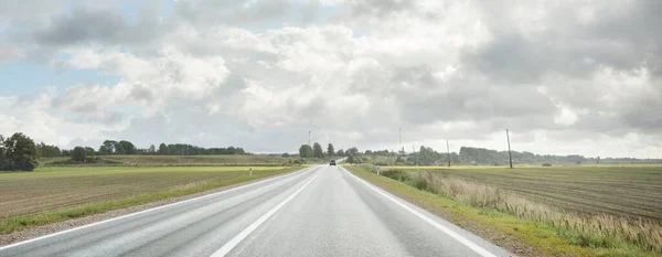 Country Highway Asphalt Road Fields Forest View Car Dramatic Storm — Stock Photo, Image