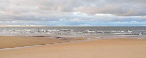 Baltské Pobřeží Při Západu Slunce Pohled Pláže Písečné Duny Dramatický — Stock fotografie