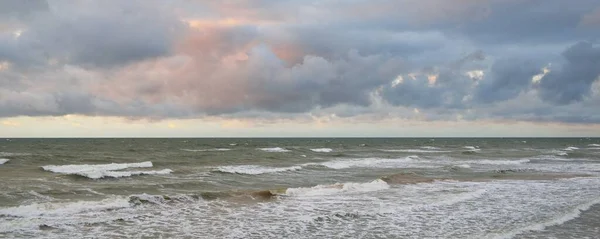 Panoramic View Baltic Sea Shore Sunset Dramatic Cloudscape Glowing Clouds — Stock Photo, Image