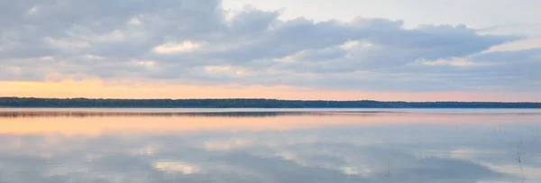 Forest Lake River Sunset Glowing Clouds Symmetry Reflections Crystal Clear — Fotografia de Stock