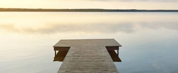 Forest Lake River Sunset Wooden Pier Glowing Clouds Symmetry Reflections — Foto Stock