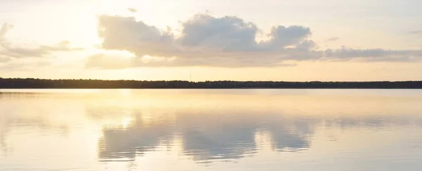 Forest Lake River Sunset Glowing Clouds Symmetry Reflections Crystal Clear — Fotografia de Stock