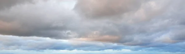 Paisaje Nublado Tormenta Épica Nubes Cúmulos Puesta Sol Ornamentales Blancas — Foto de Stock