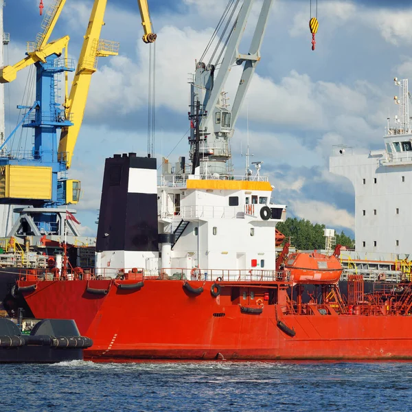 Navios Carga Carregar Terminal Portuário Guindastes Fundo Mar Báltico Bunkering — Fotografia de Stock