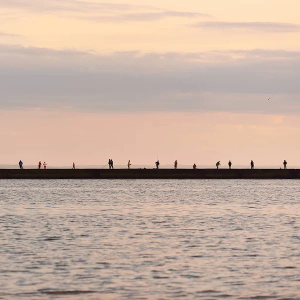 Балтийское Море После Шторма Панорамный Вид Парусника Рыбаки Набережная Драматическое — стоковое фото