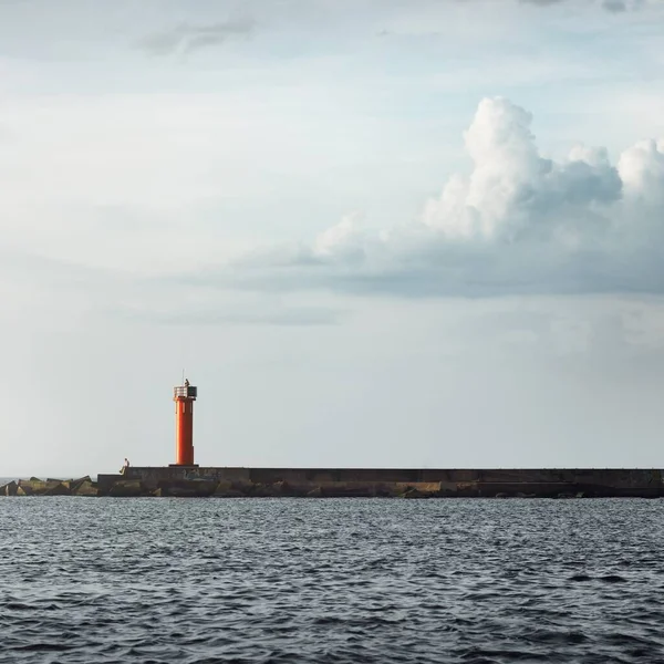 Mar Báltico Após Tempestade Vista Panorâmica Barco Vela Farol Céu — Fotografia de Stock