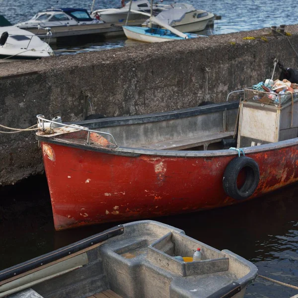 Einem Klaren Sommertag Ankerten Fischerboote Und Kutter Einem Steg Einem — Stockfoto