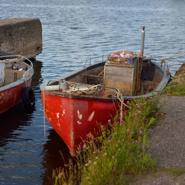 Einem Klaren Sommertag Ankerten Fischerboote Und Kutter Einem Steg Einem — Stockfoto