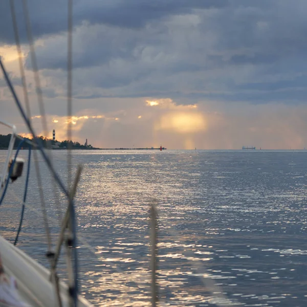 Baltské Moře Bouři Panoramatický Výhled Plachetnice Dramatický Západ Slunce Žhnoucí — Stock fotografie