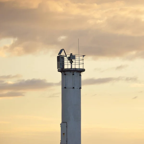 Phare Avec Une Batterie Solaire Mer Baltique Ciel Couchant Dramatique — Photo