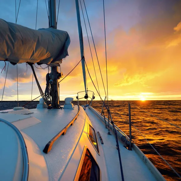 White Yacht Sailing Open Sea Sunset View Deck Bow Mast — Stock Photo, Image