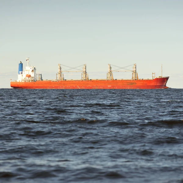 Stor Röd Bulkfartyg 179 Meter Lång Som Seglar Ett Öppet — Stockfoto