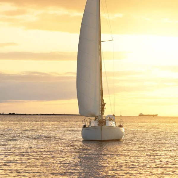 Yacht Gréé Sloop Naviguant Dans Mer Baltique Coucher Soleil Ciel — Photo