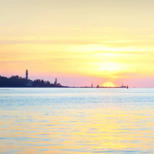 Sloop Rigged Yachts Sailing Lighthouse Sunset Gulf Riga Baltic Sea — Stock Photo, Image