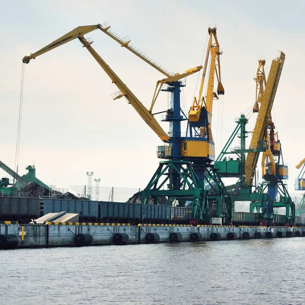 Nowoczesny Terminal Węglowy Rydze Łotwa Zbliżenie Żurawi Morza Bałtyckiego Transport — Zdjęcie stockowe