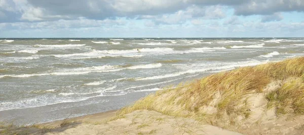 Ostseestrand Sanddünen Strand Nach Dem Sturm Dramatischer Himmel Glühende Wolken Stockfoto