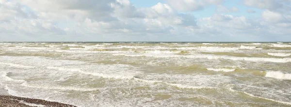 Ostseestrand Sanddünen Strand Nach Dem Sturm Dramatischer Himmel Glühende Wolken Stockbild