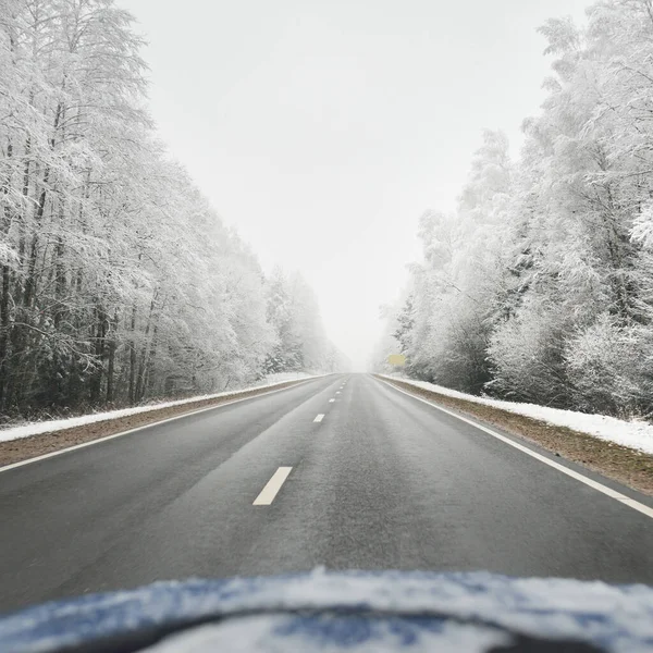 Empty Highway Asphalt Road Snow Covered Forest Rural Area View — ストック写真