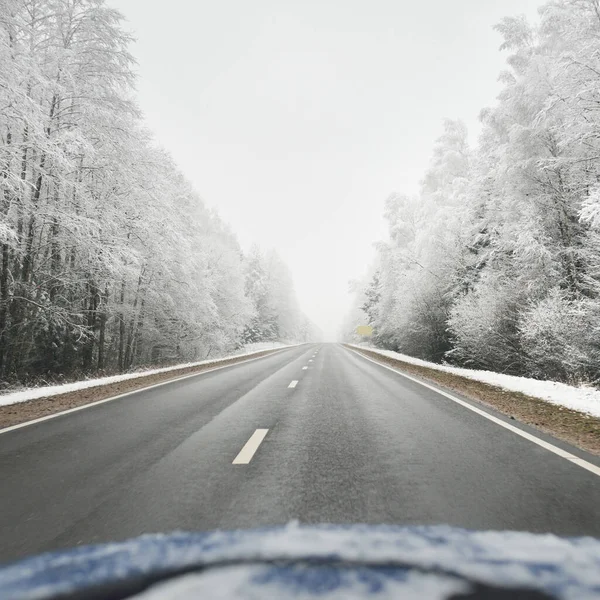 Empty Highway Asphalt Road Snow Covered Forest Rural Area View — Zdjęcie stockowe