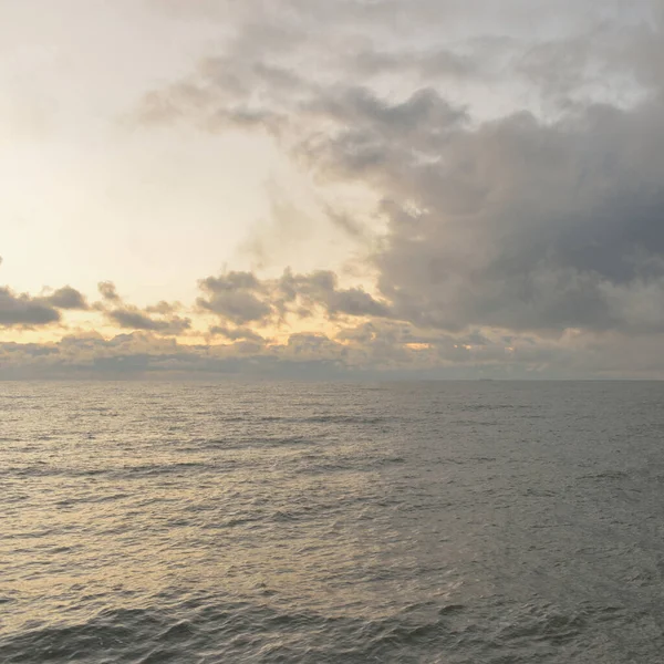 Oostzee Storm Zonsondergang Schilderachtig Panoramisch Landschap Zeegezicht Natuur Milieu Ruw — Stockfoto