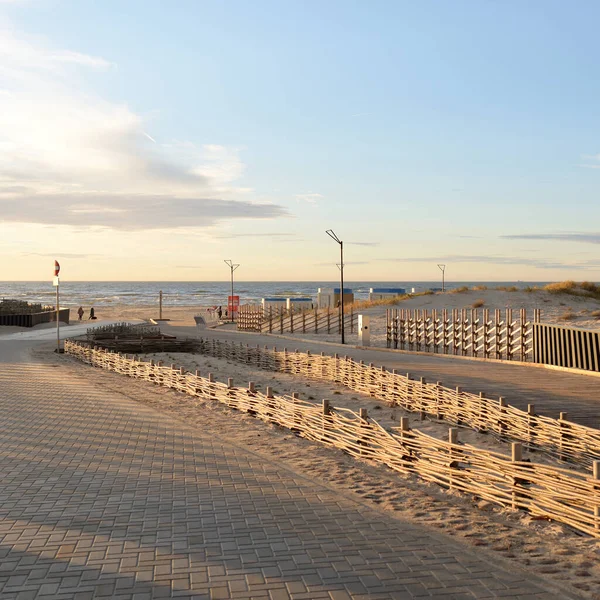 Baltic Sea Shore Sunset Walkway Recreational Area Soft Sunlight Nature — стоковое фото